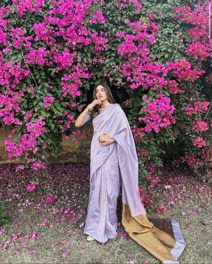 ET-MUAVE AND GOLD-SAREE